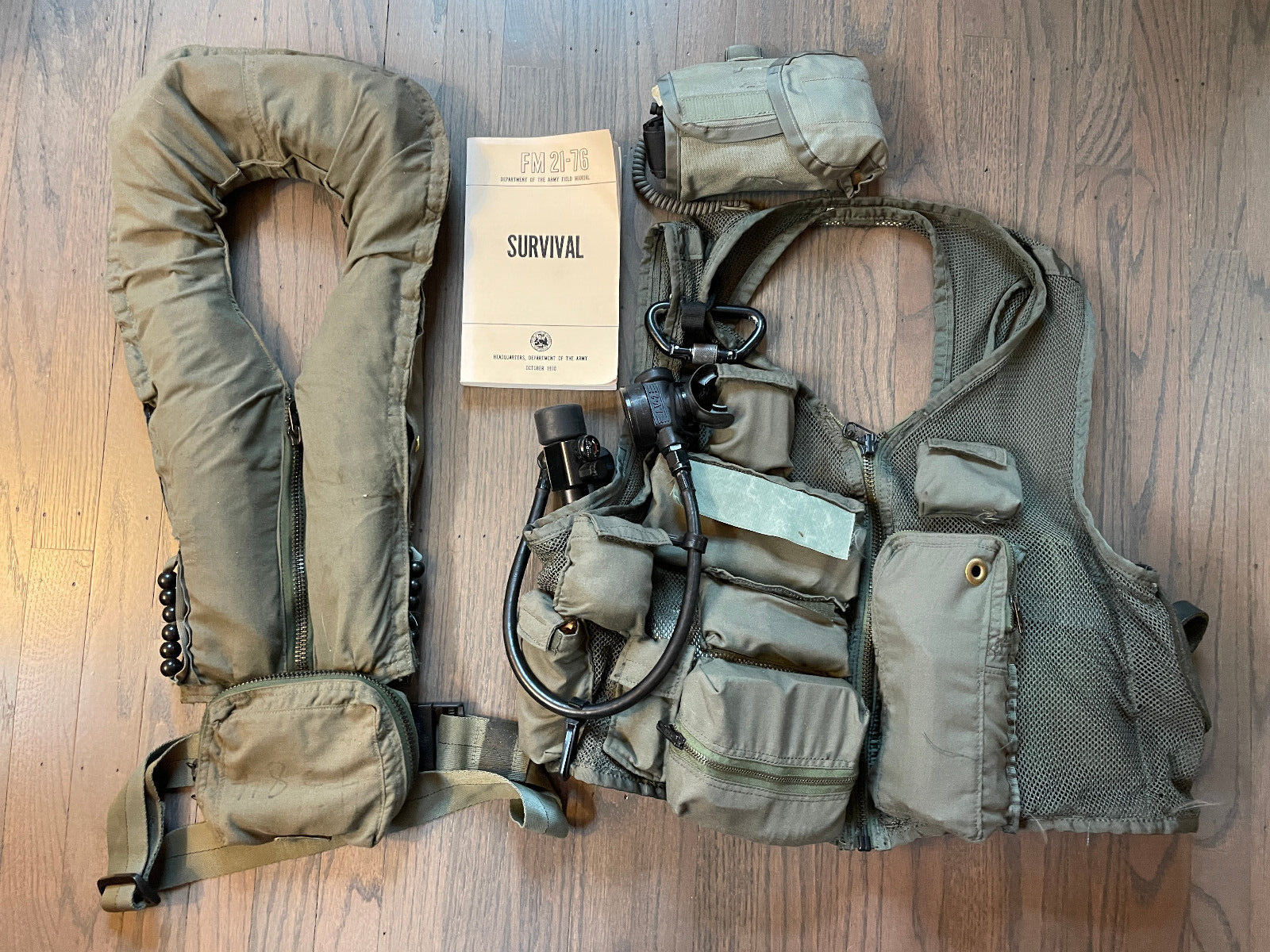 Military US Navy Pilot Survival Vest with LV2 SEA Air  and Floatation Device 