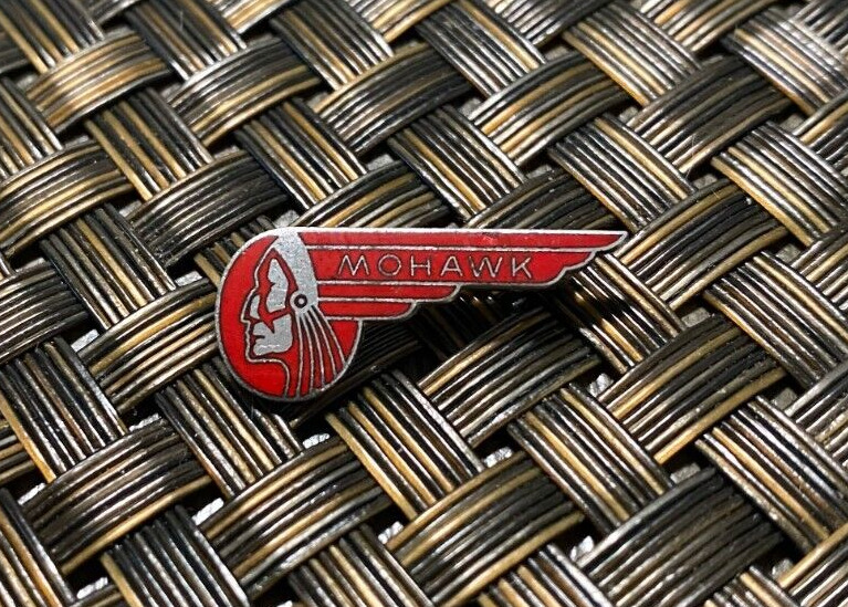 VINTAGE MOHAWK AIRLINES COLLECTIBLE PIN RARE L@@K