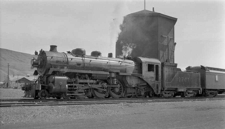 CP Canadian Pacific Railway locomotive, engine No 2707, 4-6-2 Old Train Photo