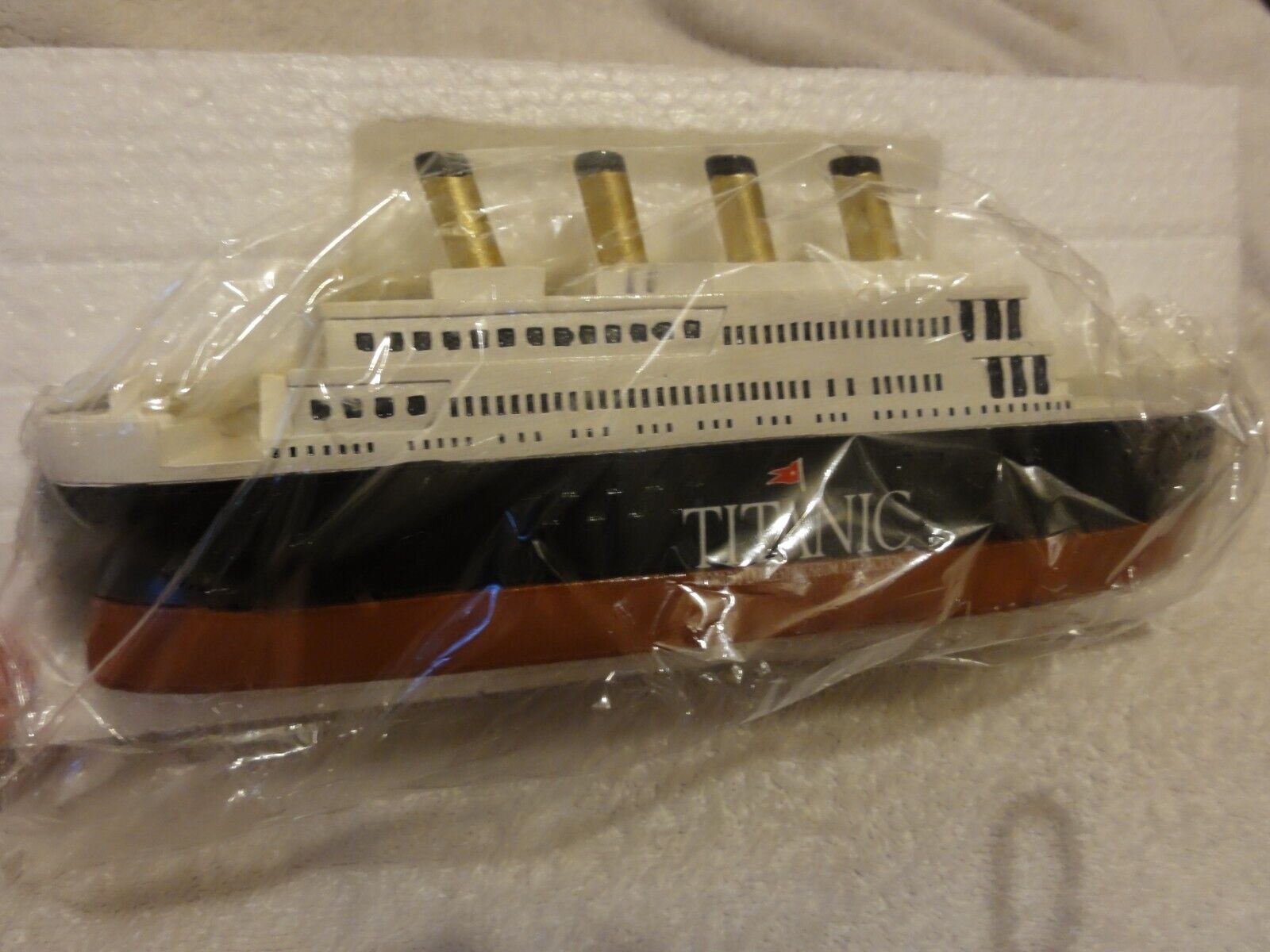 NEW Awesome Titanic Ship poly-Resin Model BANK 9 Inches long