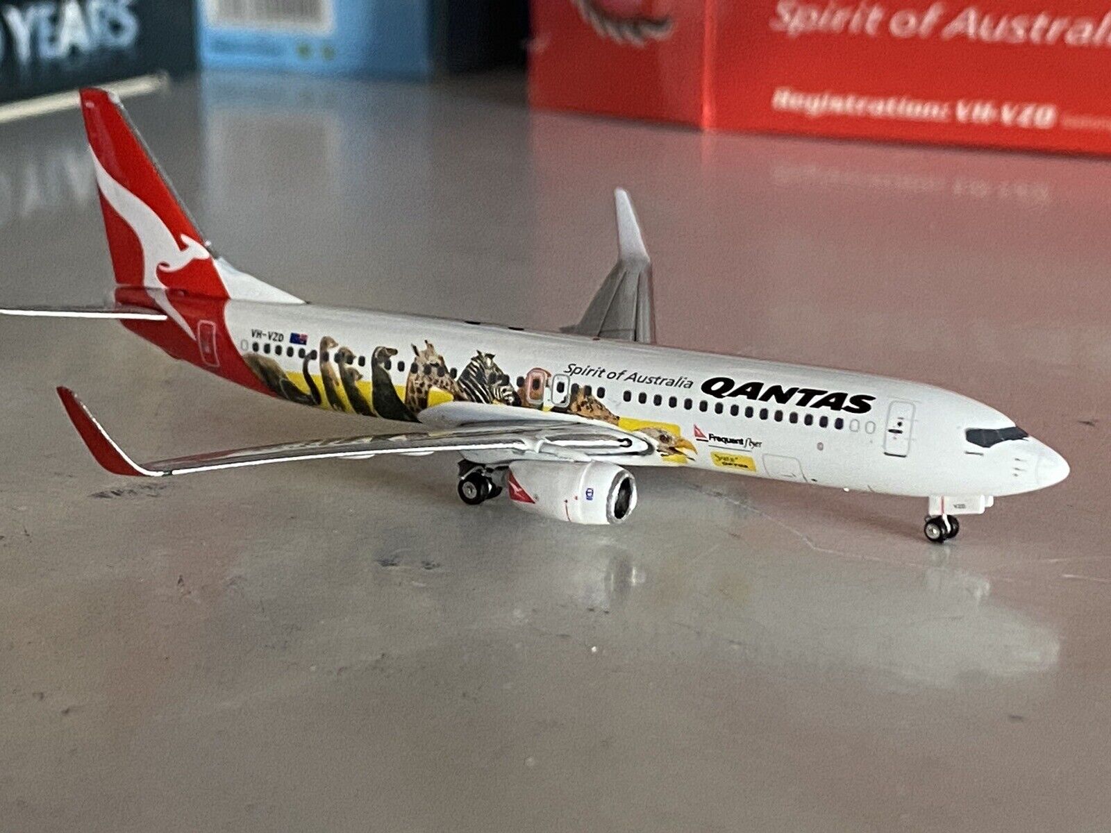 Phoenix Models Qantas Airways Boeing 737-800 1:400 VH-VZD PH4QFA791 Frequent Fly