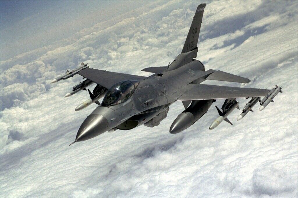 US Air Force USAF F-16C Falcon aircraft AIM-120C missiles AF 8X12 PHOTOGRAPH