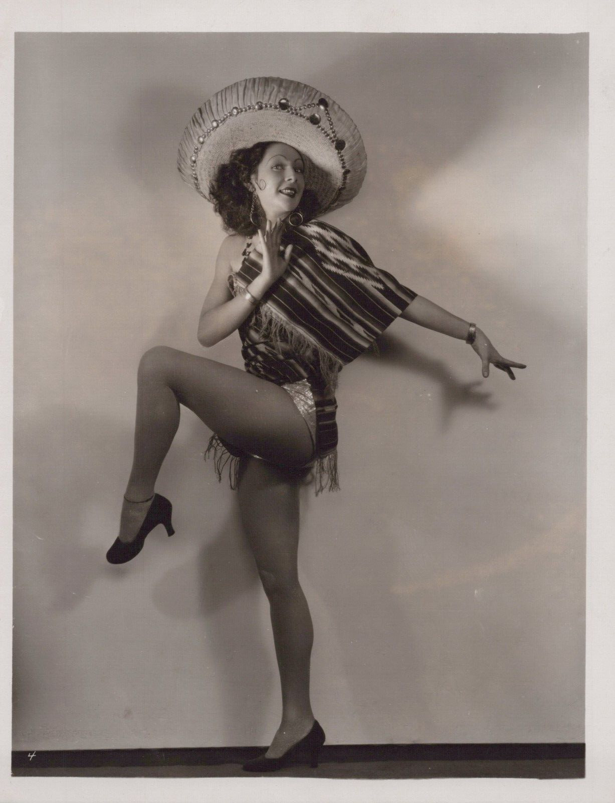 Unknow Actress (1930s) ❤ Seductive Leggy Cheesecake - Vintage Photo K 256