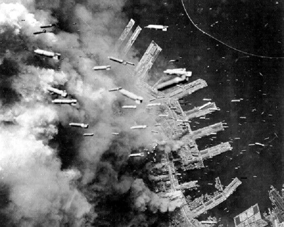 USAAF Boeing B-29 Superfortresses bombing Kobe, Japan WWII 8x10 Photo 427a