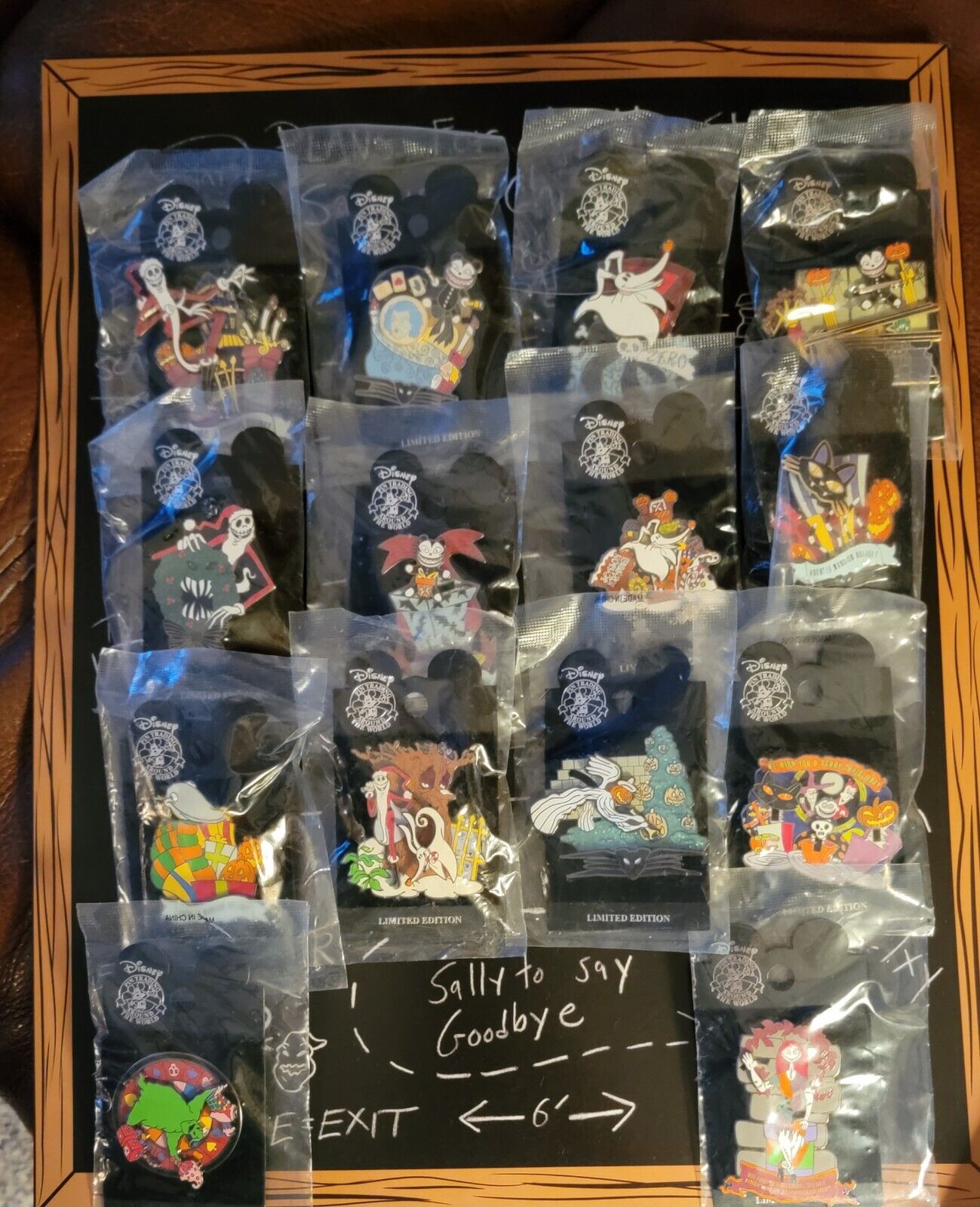 DLR-Nightmare Before Christmas - 13 Treats in 5 Frightful Wk  Set (14 Pins)& Map