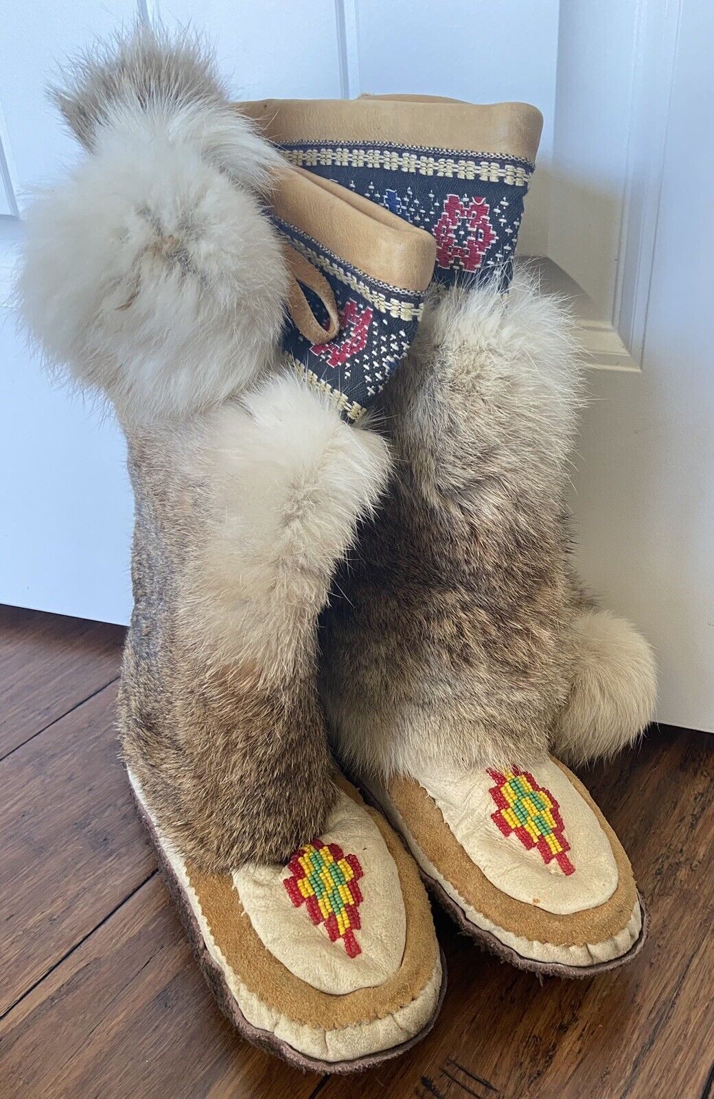 Vintage Mukluk, Moccasin Boots, Beaded, Fur, Native American Sz.W 8-9