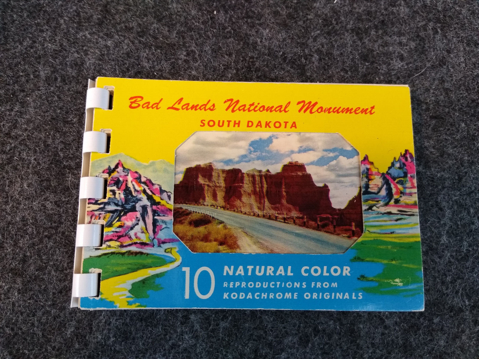 Vintage 1960s Mini Souvenir Photo Postcard Album Bad Lands National Monument SD