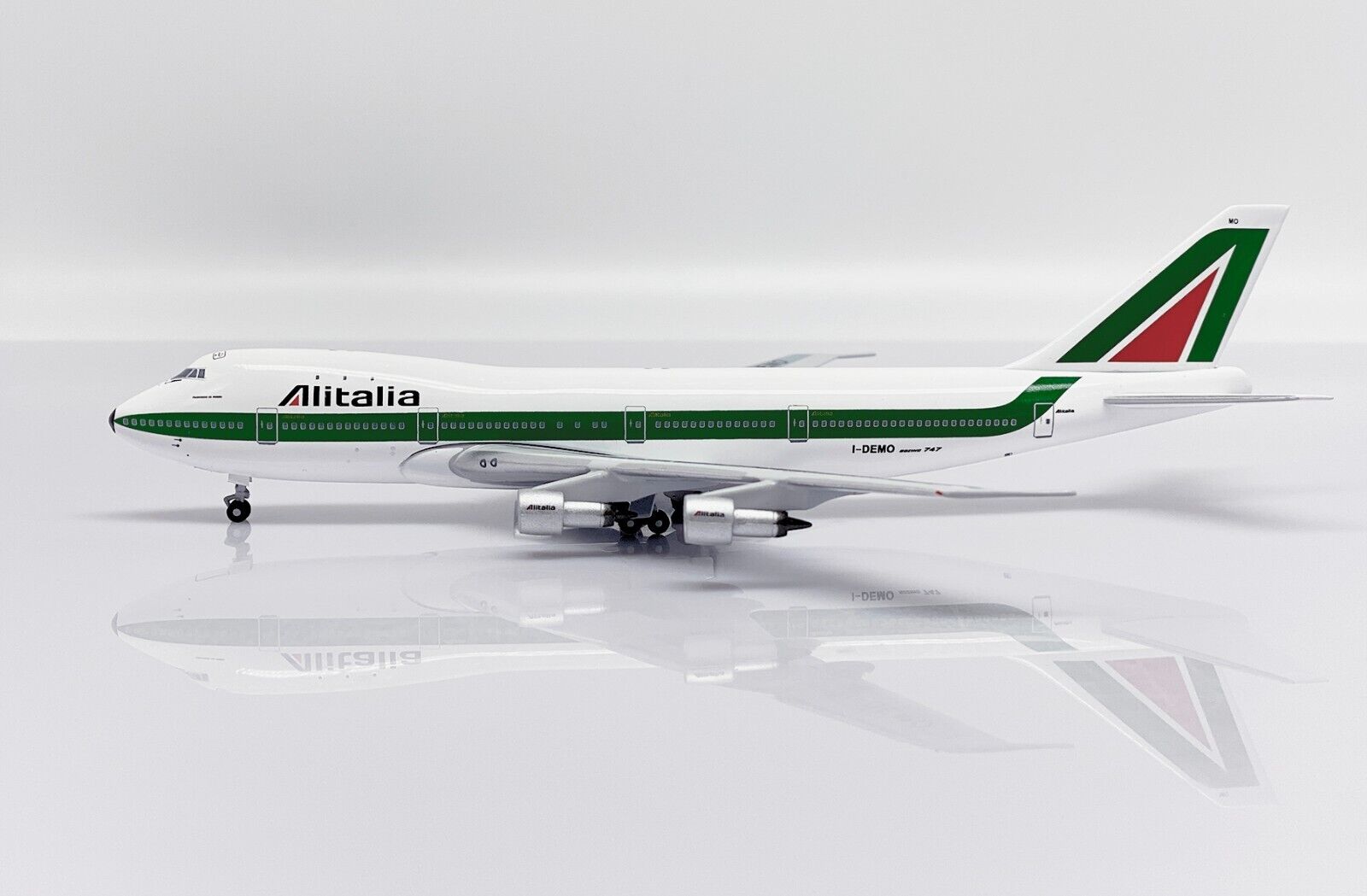 Alitalia B747-200B(M) Reg: I-DEMO 1:400 Aeroclassics Diecast FYRS74702 (HK)