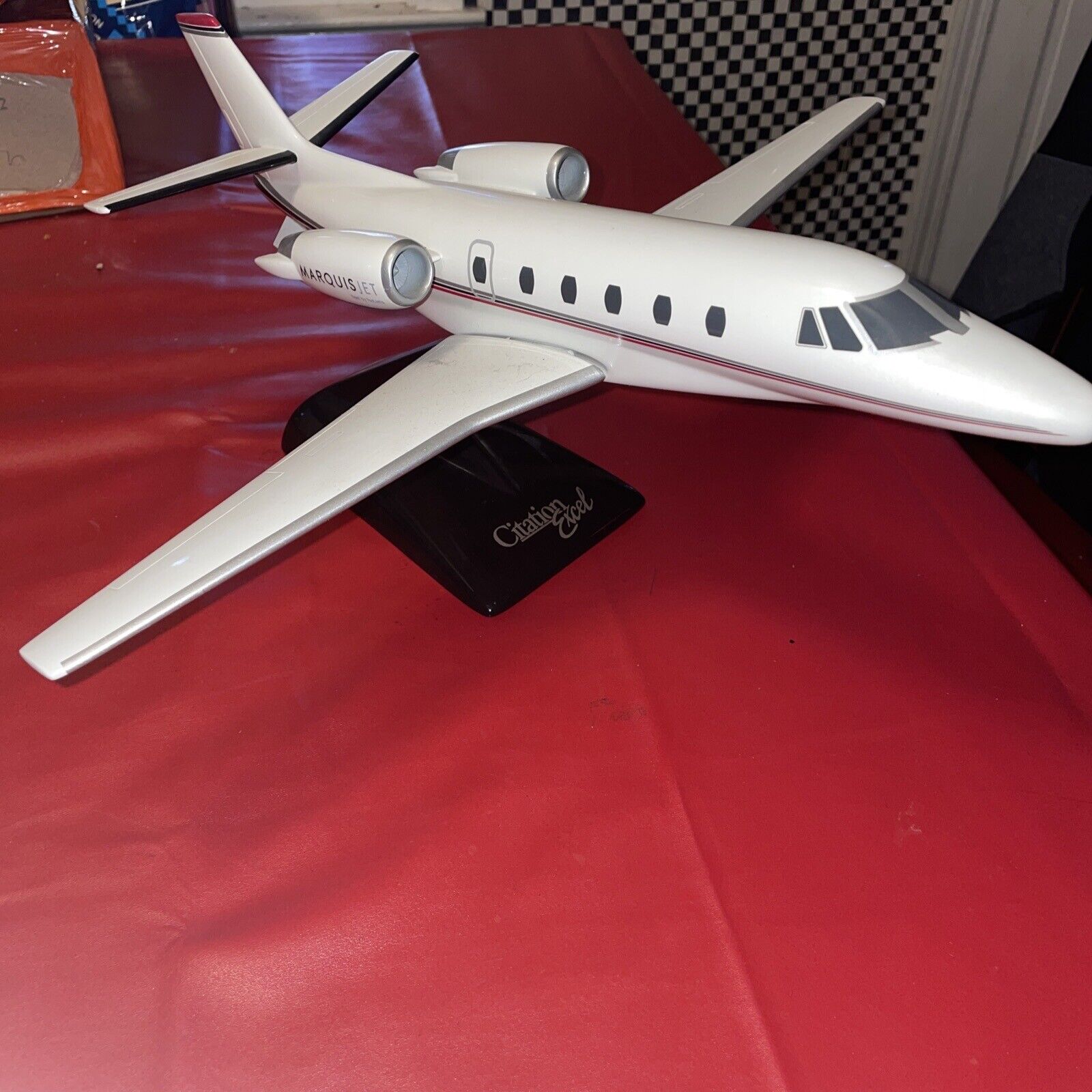 EXTREMELY RARE NetJets Marquis Jet Citation Excel Executive Desk Model Airplane