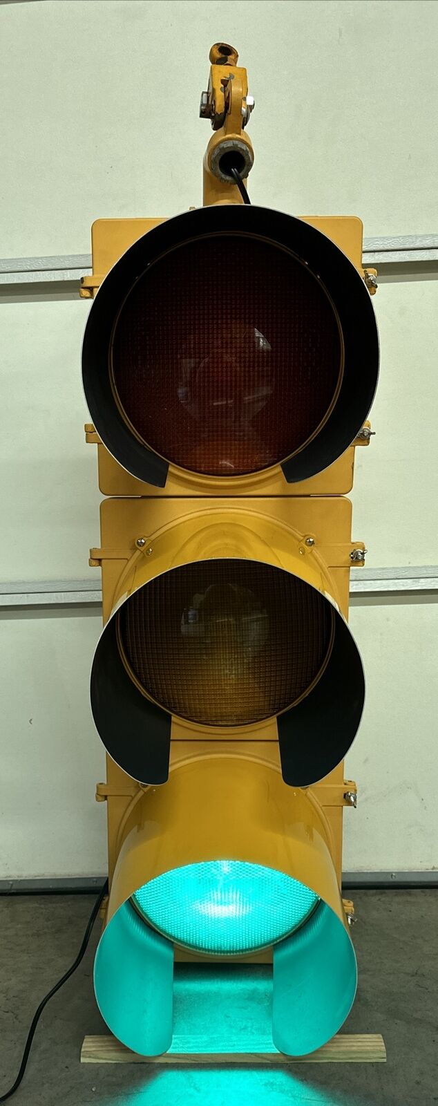 Eagle Traffic Light Aluminum With Hanging Bracket And Sequencer