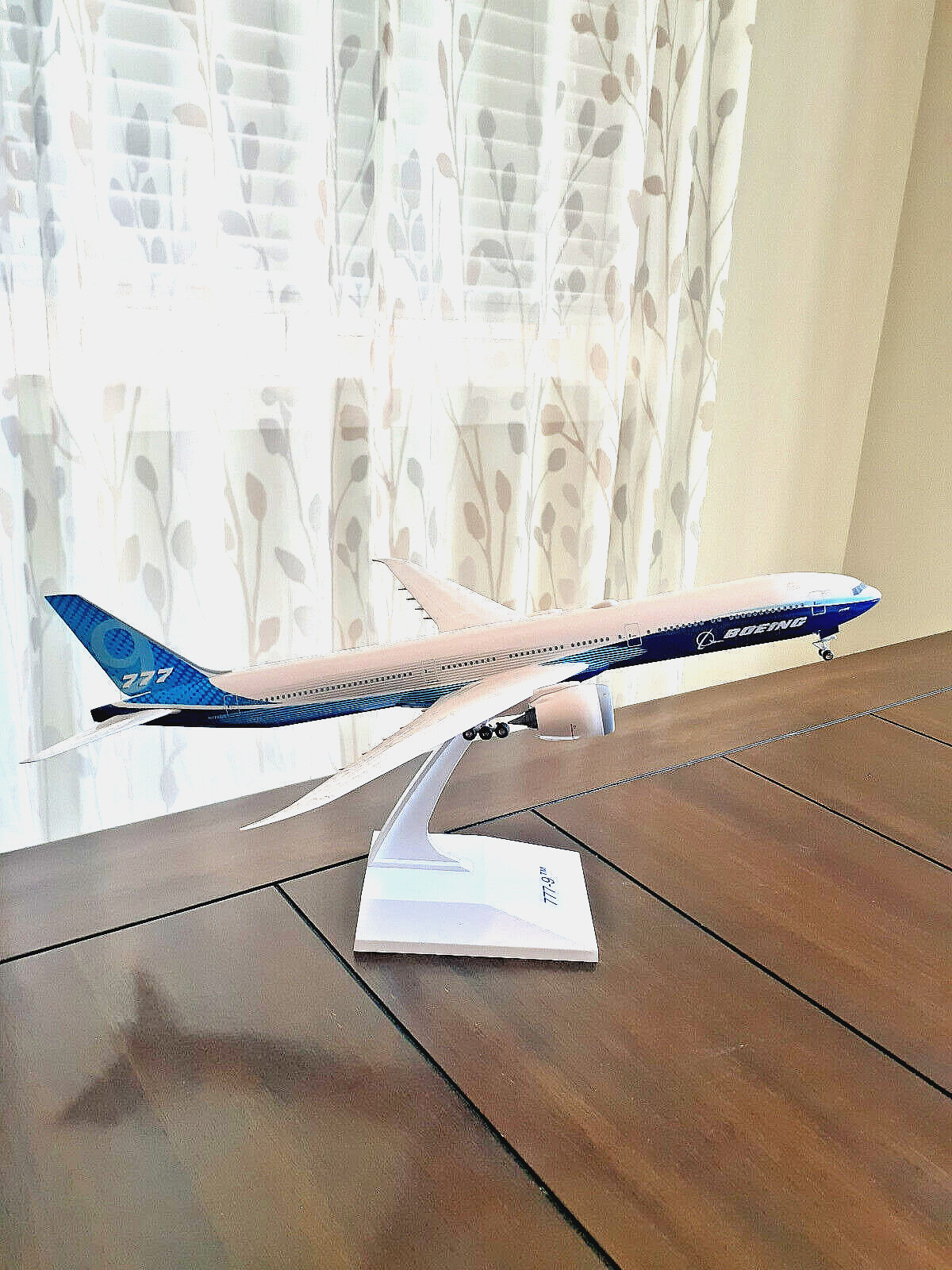 Hogan Boeing 777-9 777X House Color Desk Display Model 1/200 A/P NEW IN THE BOX