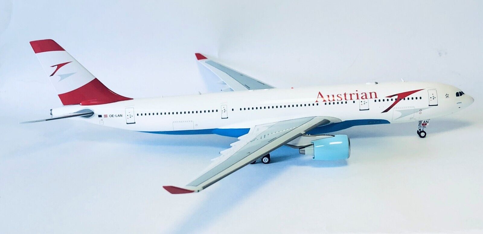 Airbus A330-200 Austrian Airlines Inflight 200 Model Scale 1:200 IF332OE0720