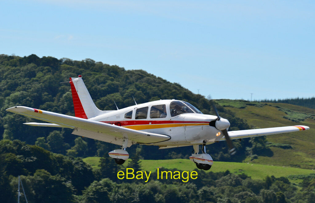 Photo 6x4 Piper landing at Oban Airport A 1977 Piper PA-28-181 Cherokee A c2012