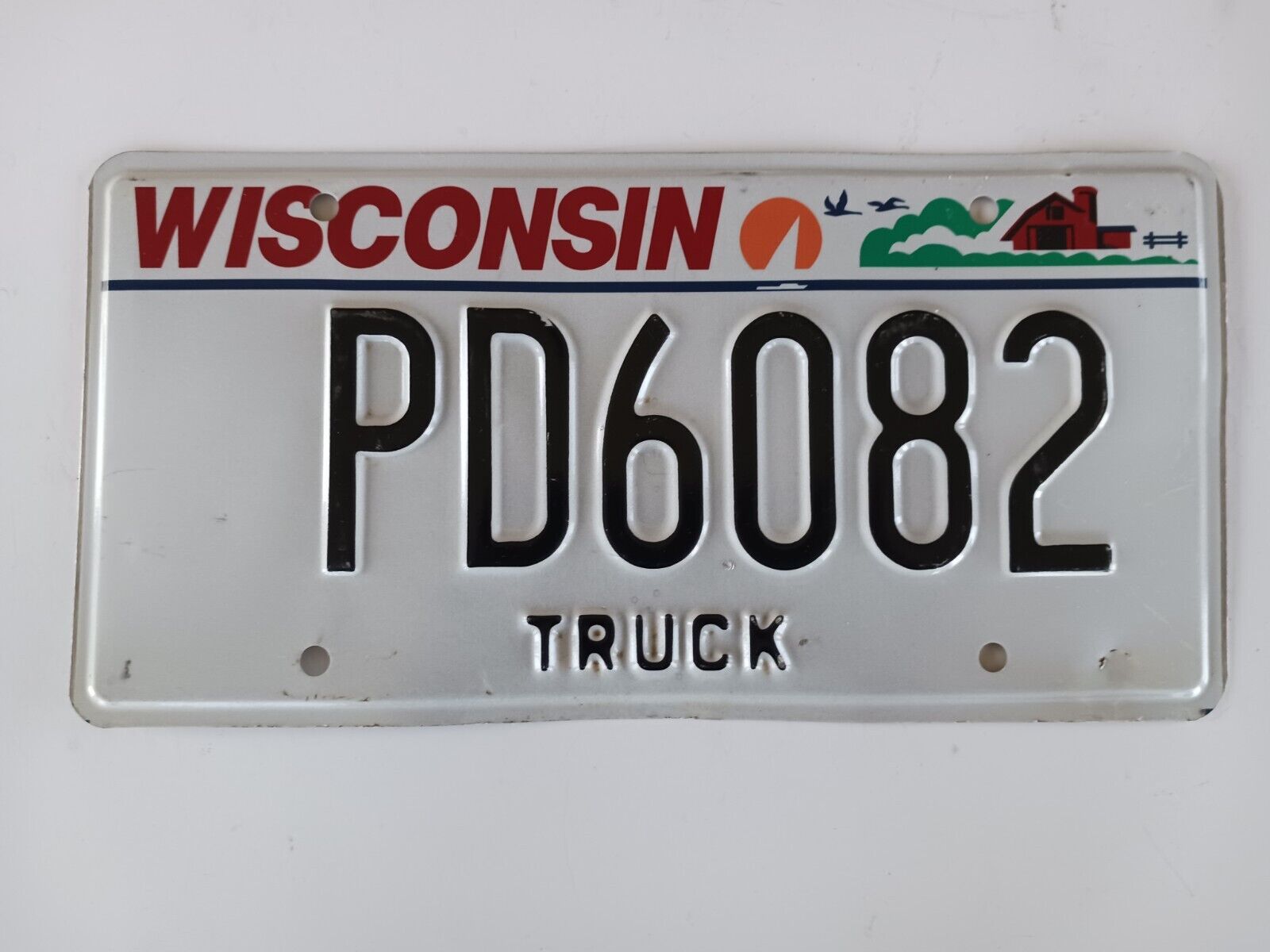2000 Wisconsin Truck License Plate PD6082 America\'s Dairyland