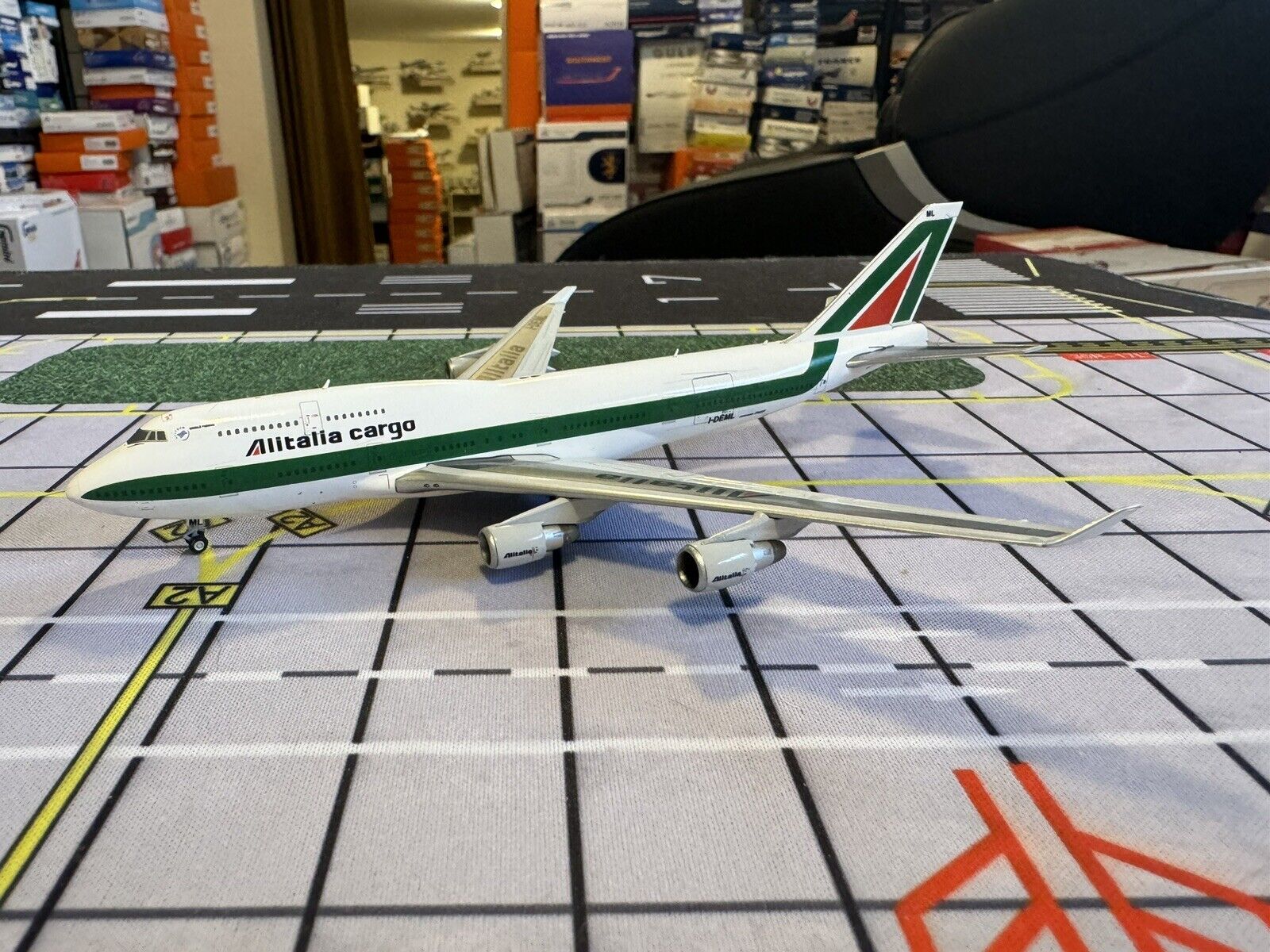 JC Wings 1:400 Alitalia Cargo B747-400 BCF I-DEML Airlines Diecast Custom Model