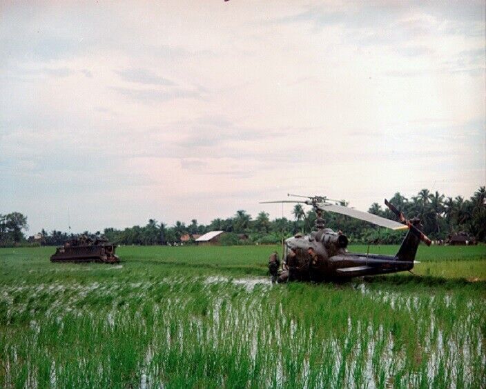 UH1C Huey Helicopter Gun Ship shot down 8x10 Vietnam War Photo 648