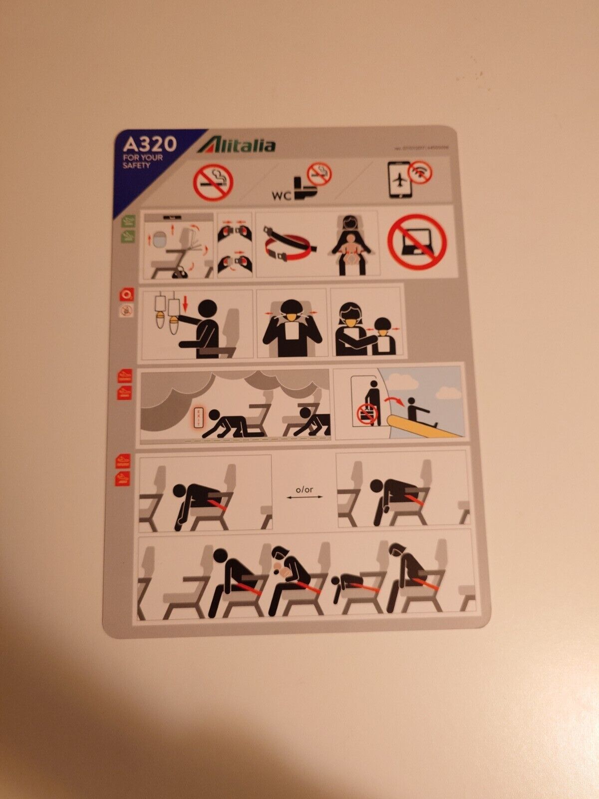 Alitalia Airbus A320 07/07/2017 Safety Card
