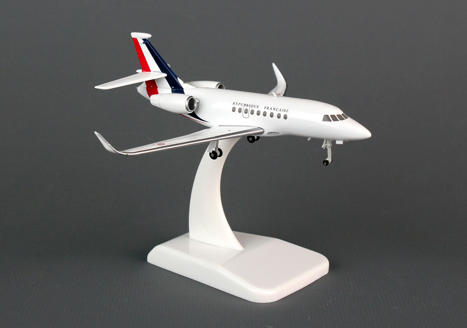 Hogan Wings French Air Force Dassault Falcon 2000 HG5842 1/200 Diecast. New