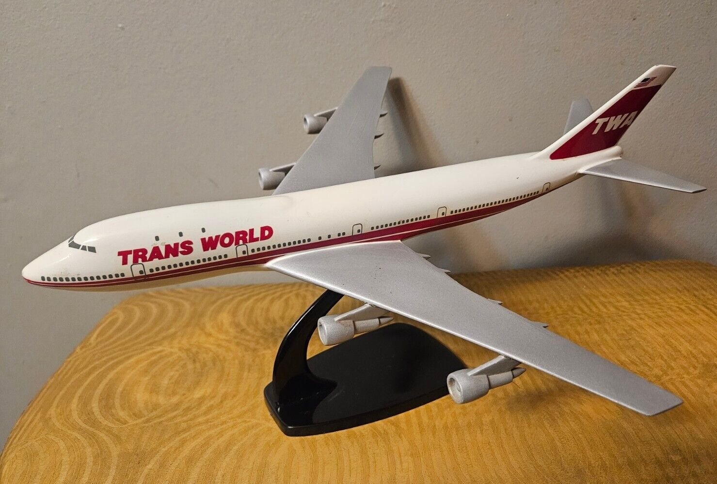 TRANS WORLD 747 model 13in Length TWA