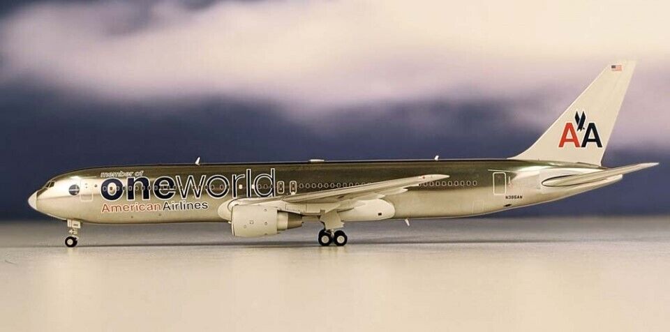 JC Wings LH2172 American Airlines B767-300ER OneWorld N395AN Diecast 1/200 Model