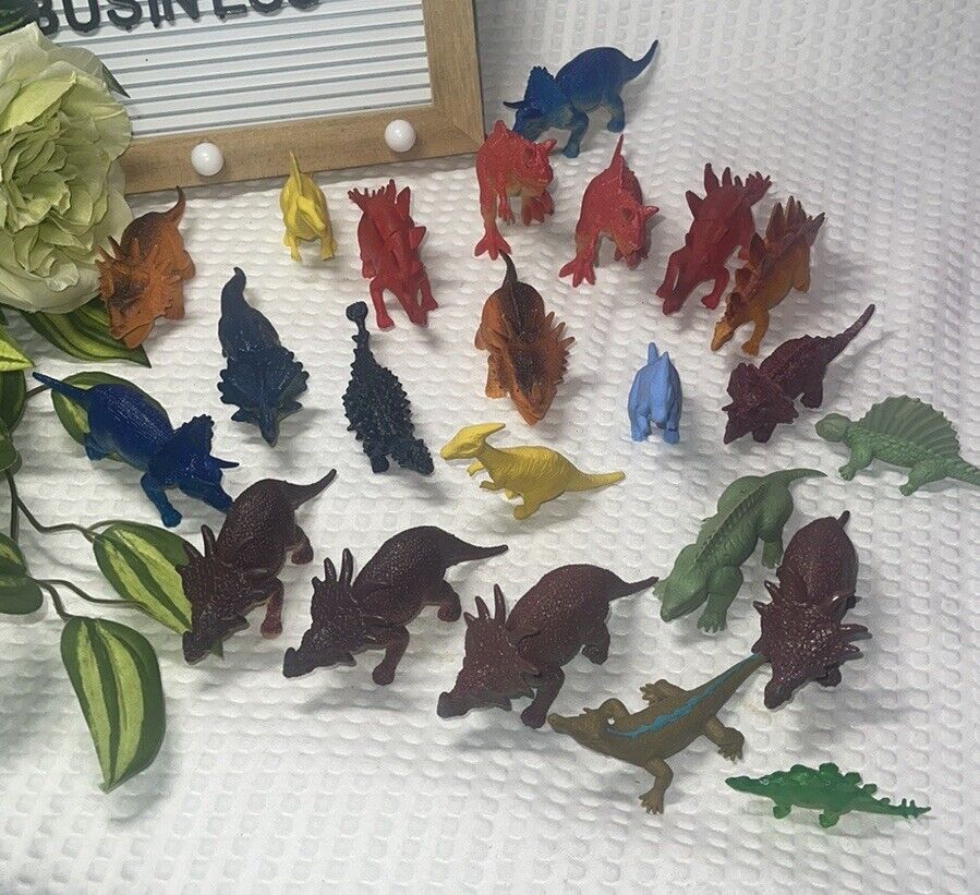 Dinosaur Figure Lot Of 23 Plastic Triceratops & Various Prehistoric Collectible