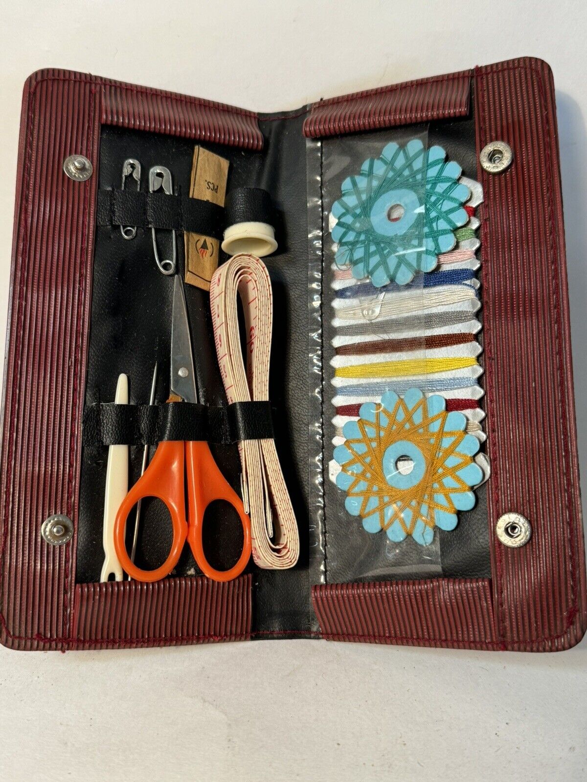 Vintage 12 pcs Sewing Kit Measure Scissor Thimble Thread Needle Travel Set