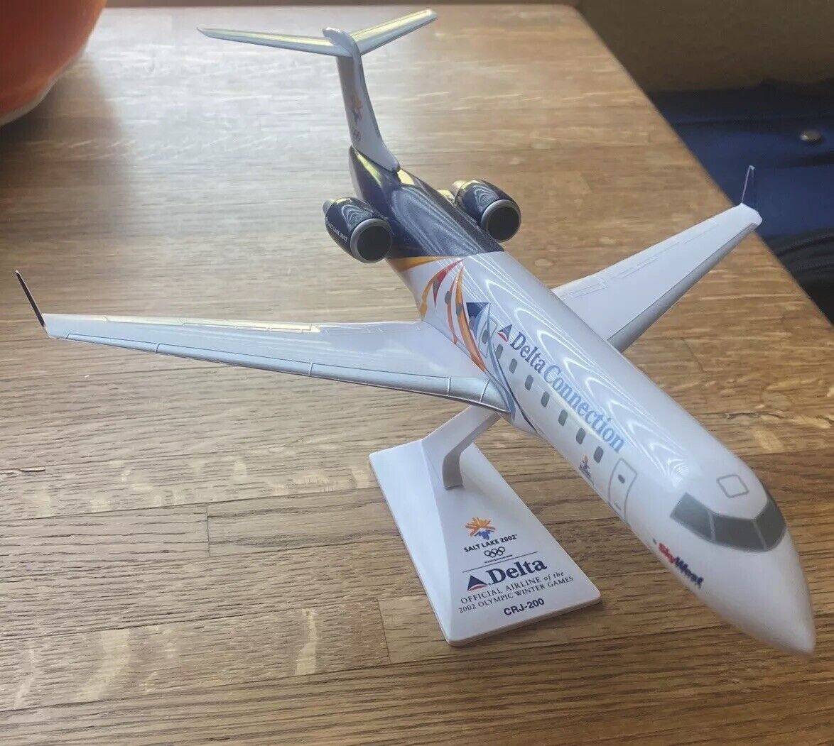 Flight Miniatures Delta Skywest CRJ-200 Olympics Desk Top 1/100 Model Airplane