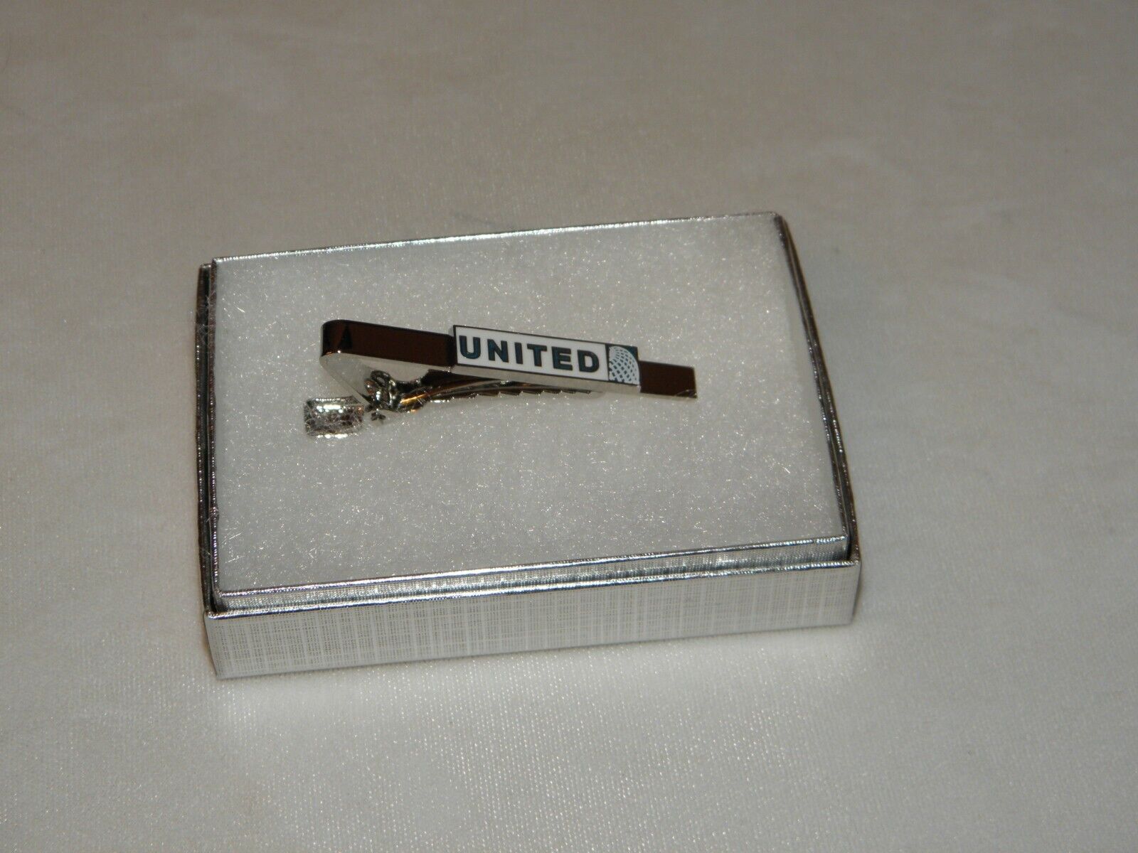 UNITED AIRLINES TIE BAR CLIP SILVER TONE TIE CLASP CONTINENTAL PILOT GIFT NEW