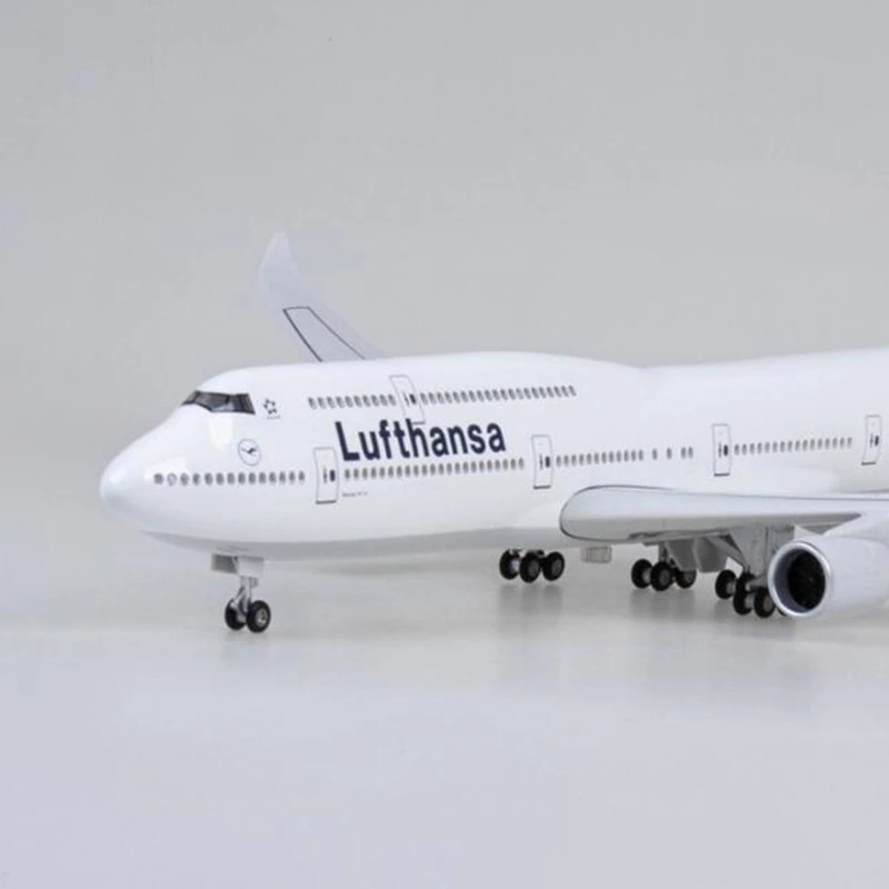 Lufthansa B747-800 scale 1/150 Display Model 47cm NEW