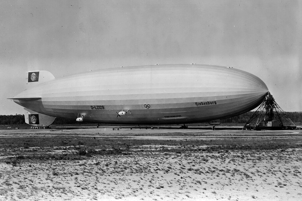 New 5x7 Photo: German Zeppelin LZ 129 Hindenburg, Rigid Airship at Lakehurst