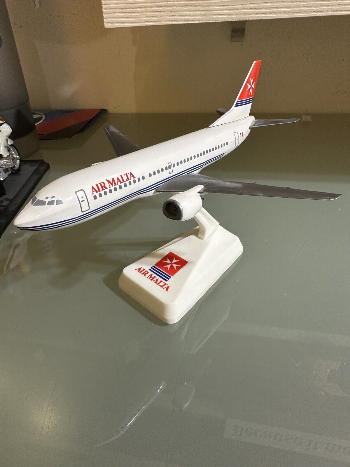 1/200 Wooster Air Malta 737-300 Snap fit