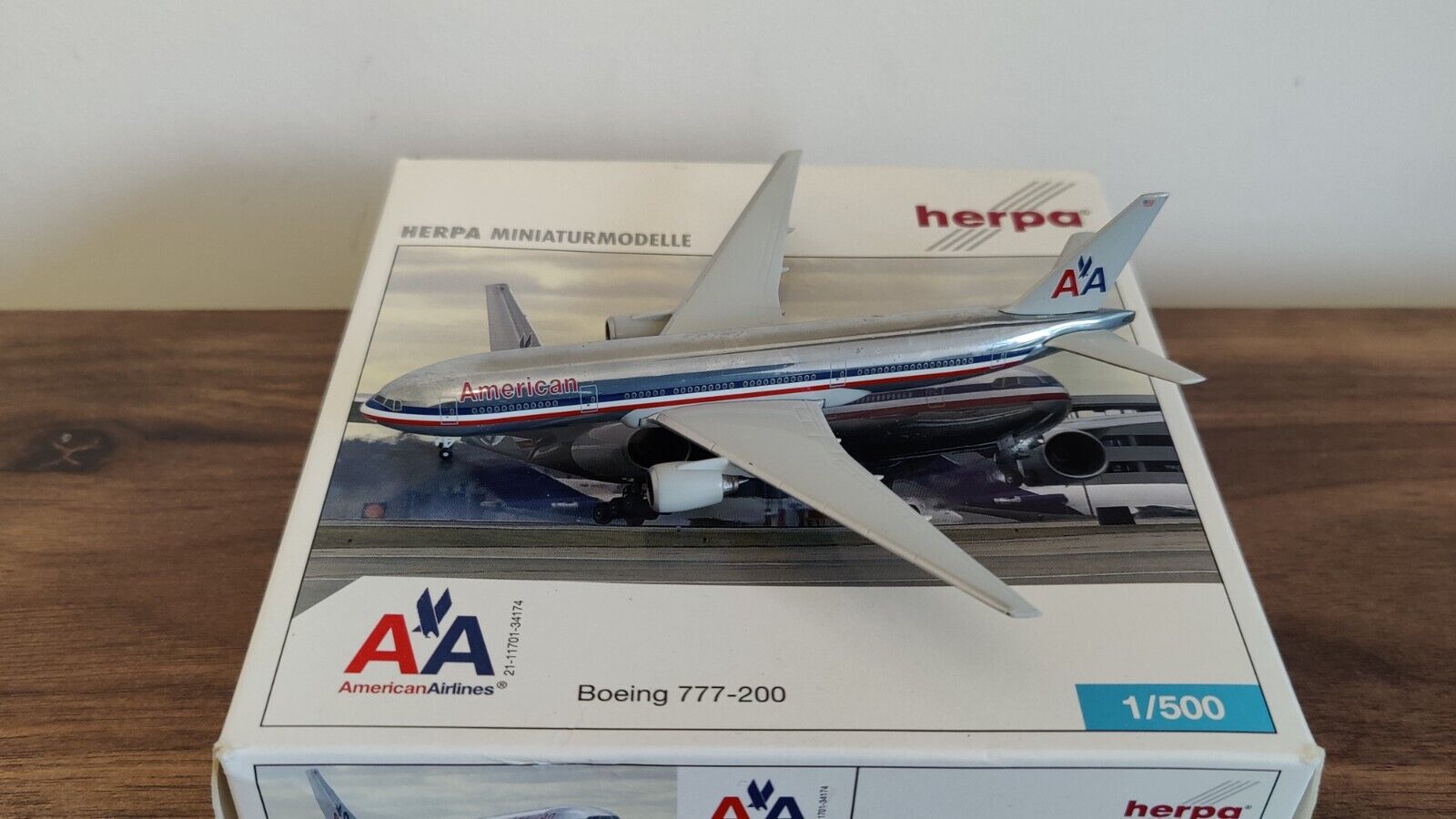 AMERICAN AIRLINES Boeing 777-200 N787AL Metal Aircraft Model 1:500 Scale Herpa