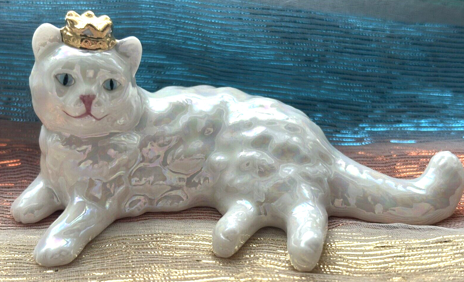 Vintage Franklin Mint Curio Cabinet Iridescent White Lustre Glaze Crown Cat