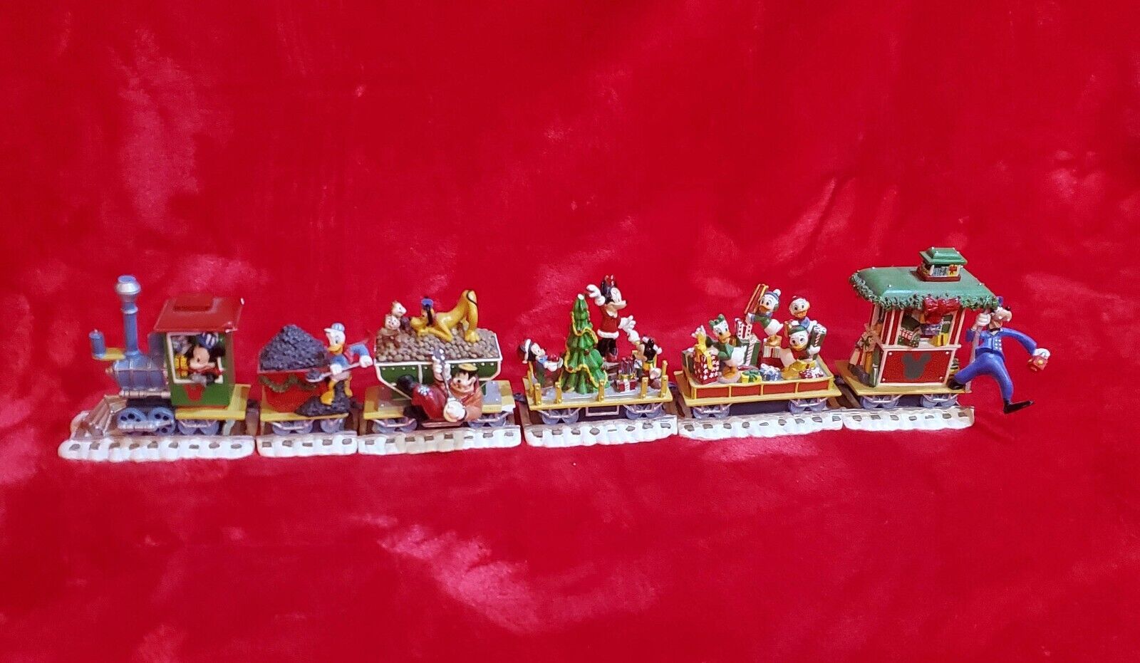 Danbury Mint Mickey\'s Christmas Holiday Train Set 6 Cars Hand Painted 1997