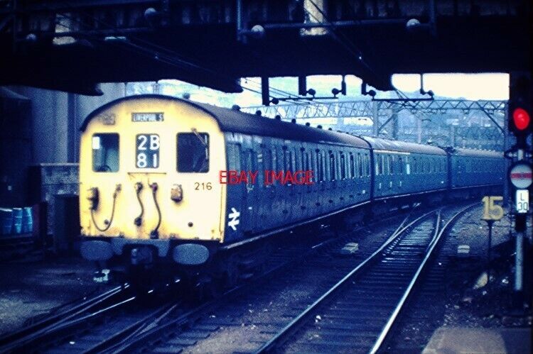 PHOTO  BR CLASS 302 EMU NO(302) 216 IN BR RAIL BLUE LIVERY AND ALL YELLOW FRONT