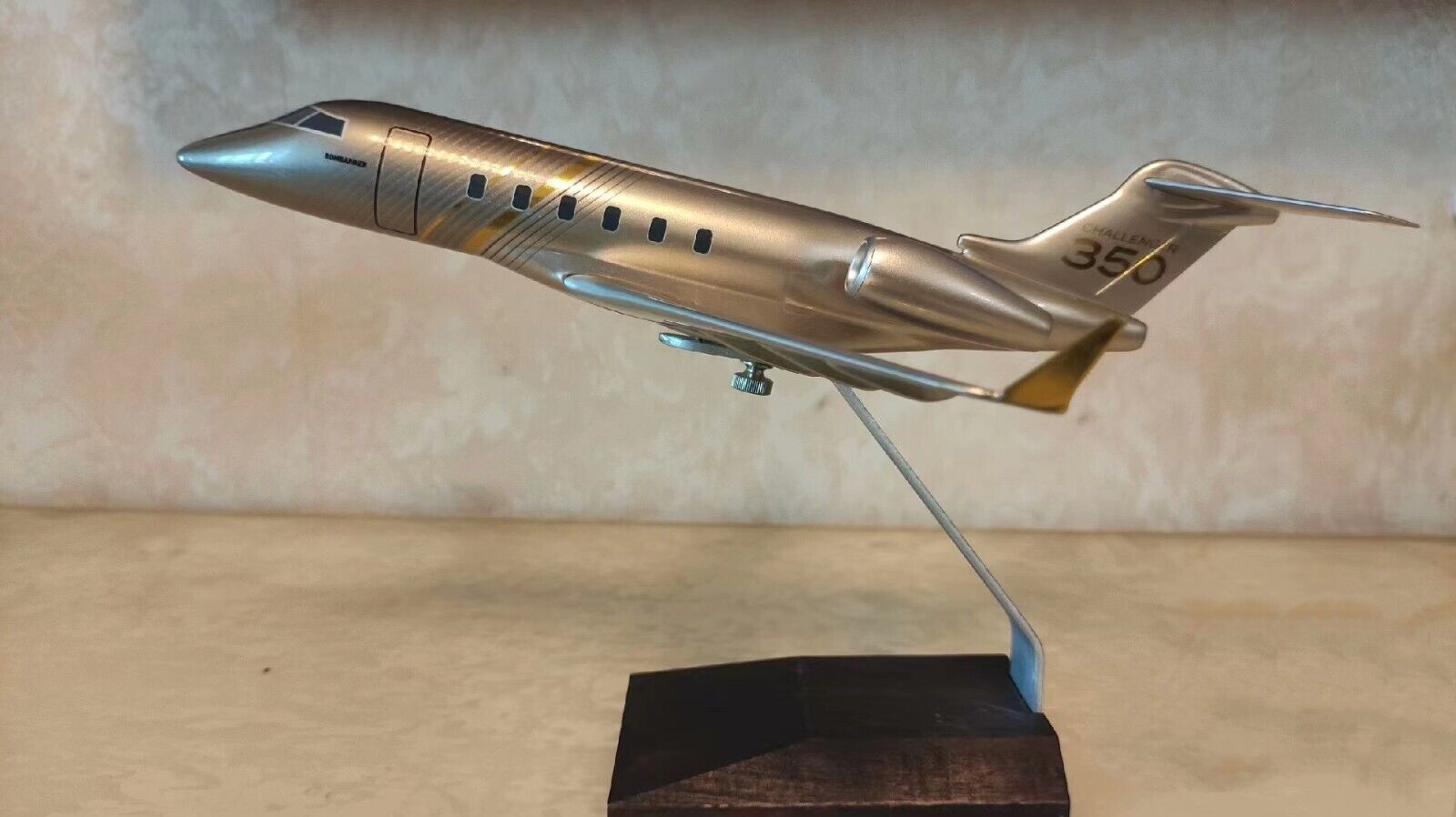 1/70 Pacmin Bombardier Challenger 350 Desktop Airplane Model - Golden Livery