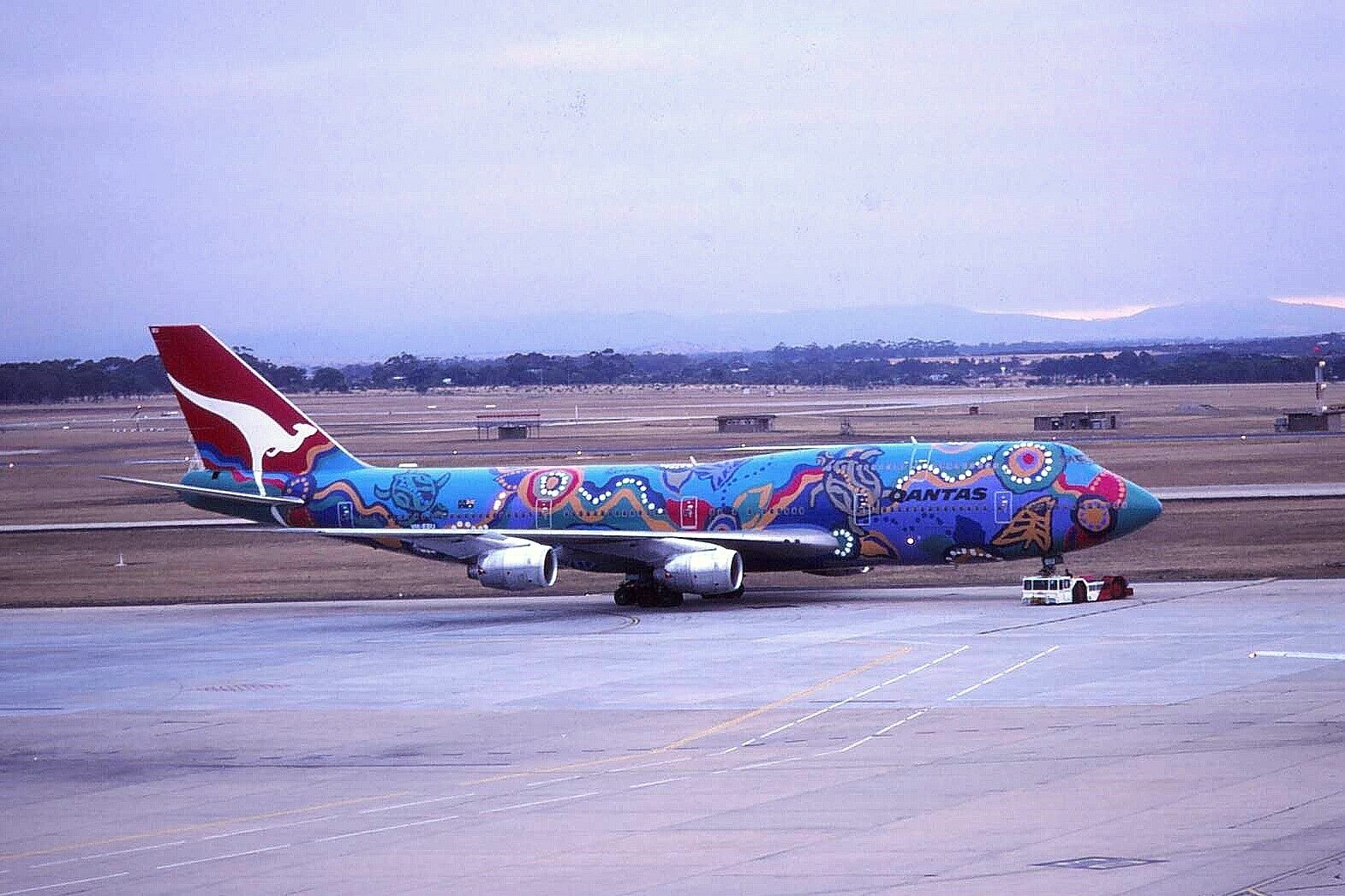 Original colour slide Boeing 747-400 spcl. VH-EBU of Qantas