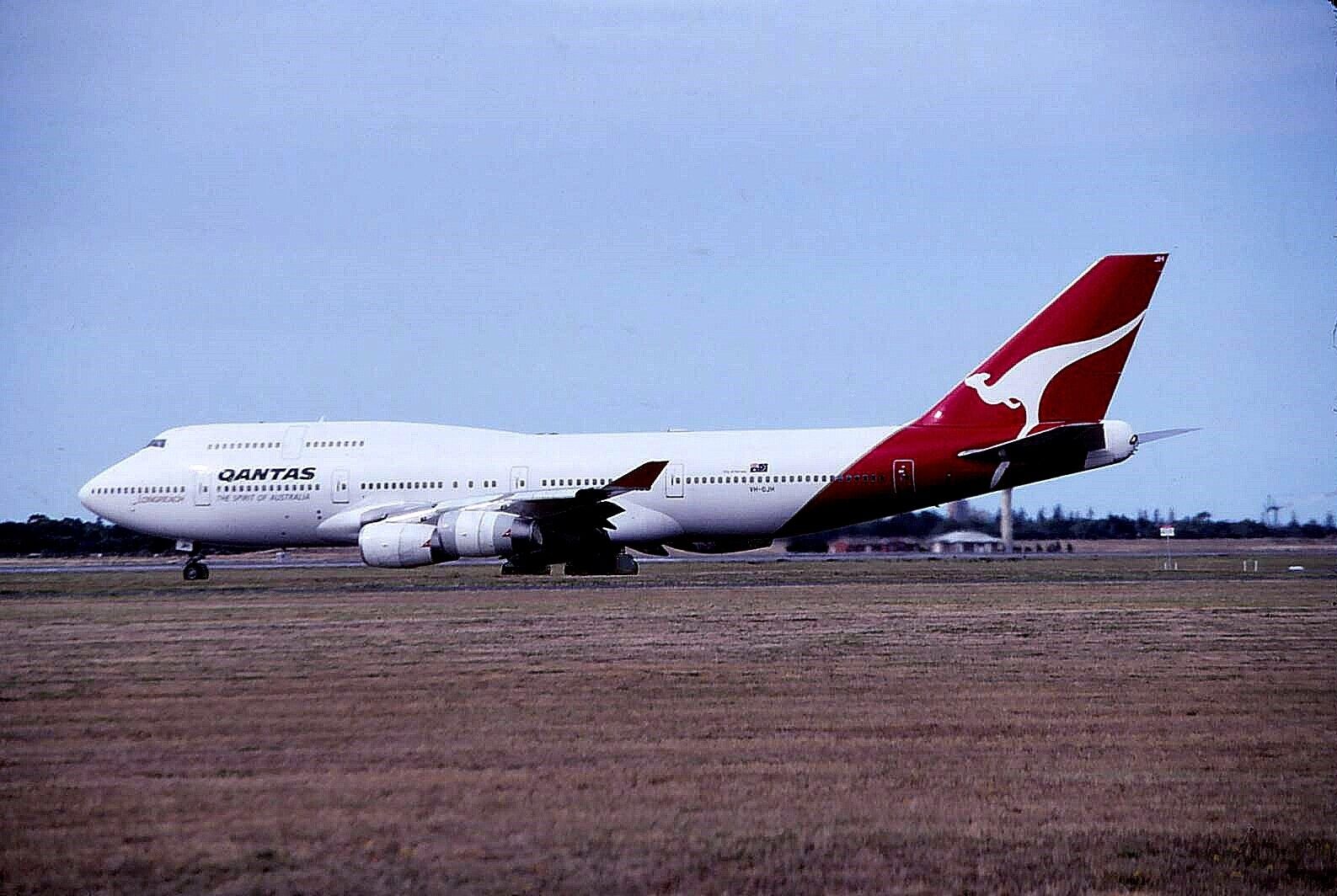 Original colour slide Boeing 747-400 VH-OJH of Qantas