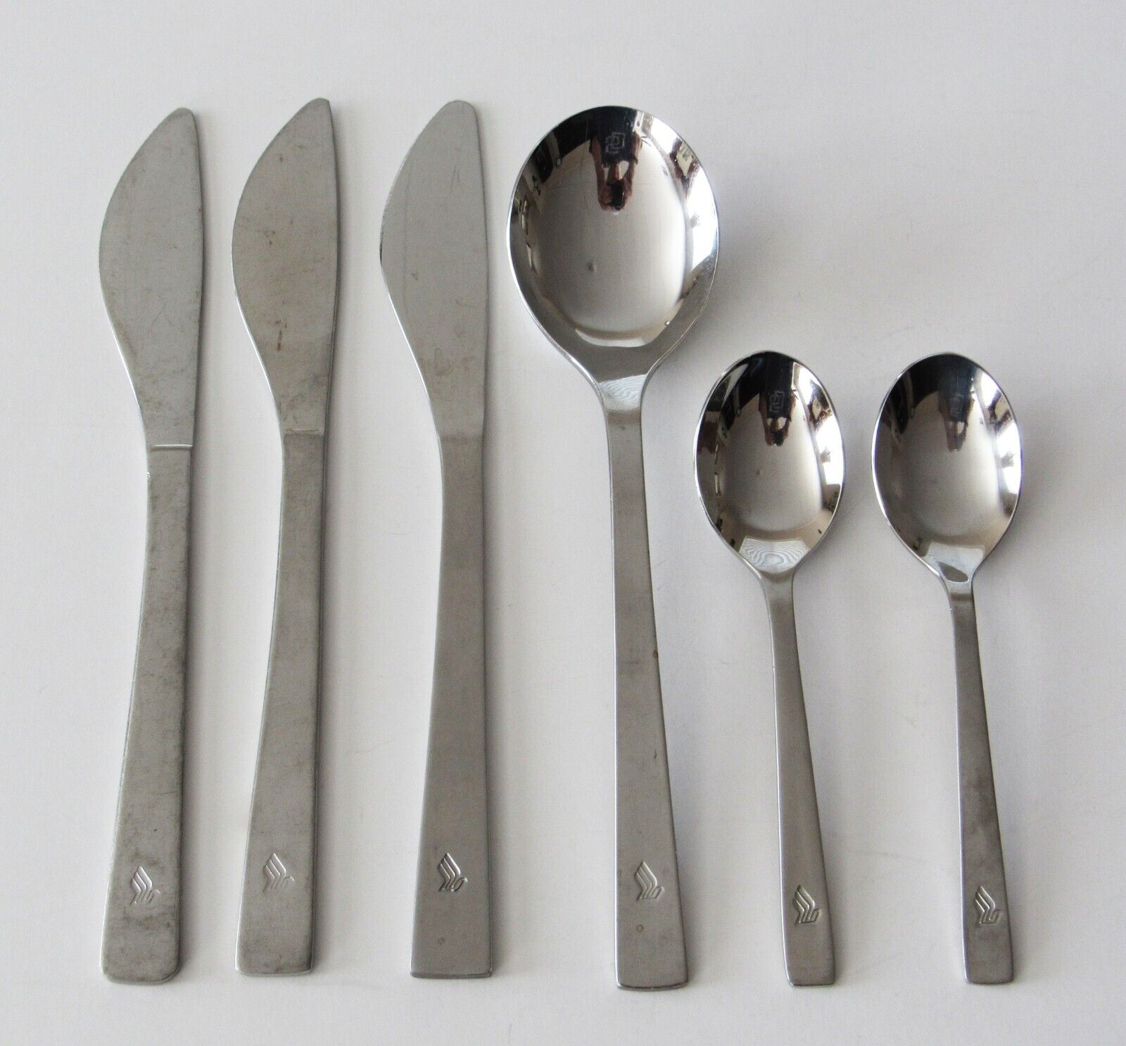 SINGAPORE AIRLINES 6 Pc Stainless Flatware KNIVES & SPOONS