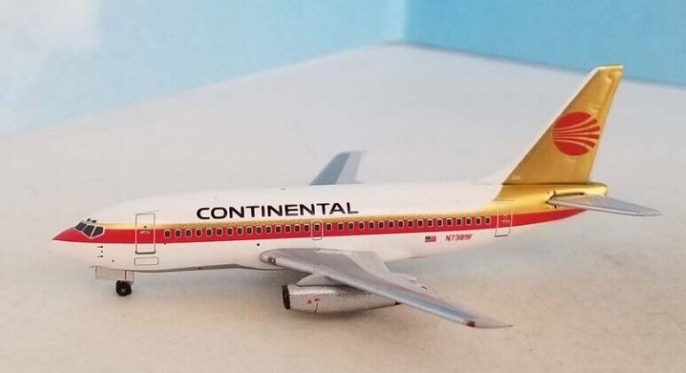 Aeroclassics AC411111 Continental Airlines B737-200 N7389F Diecast 1/400 Model