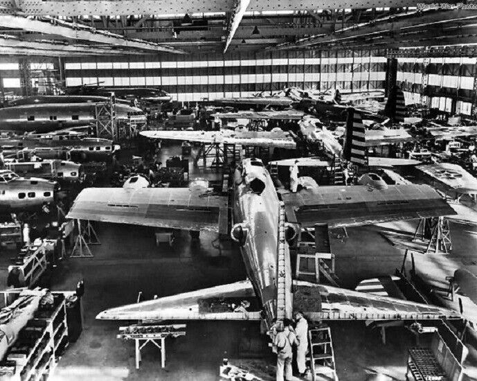 B-17 Flying Fortress being built at Boeing Factory in Seattle 8x10 Photo 141b