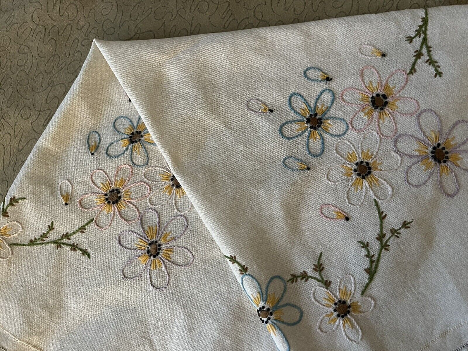 Vintage Cottage Style Tablecloth Lovely Primitive Floral Embroidery 29 x 31\