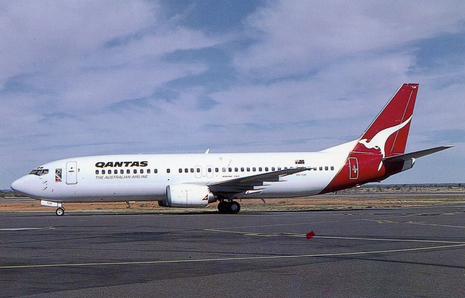 AUSTRALIA   AIRLINES  QANTAS  B-737-400   AIRPORT / AIRCRAFT  385