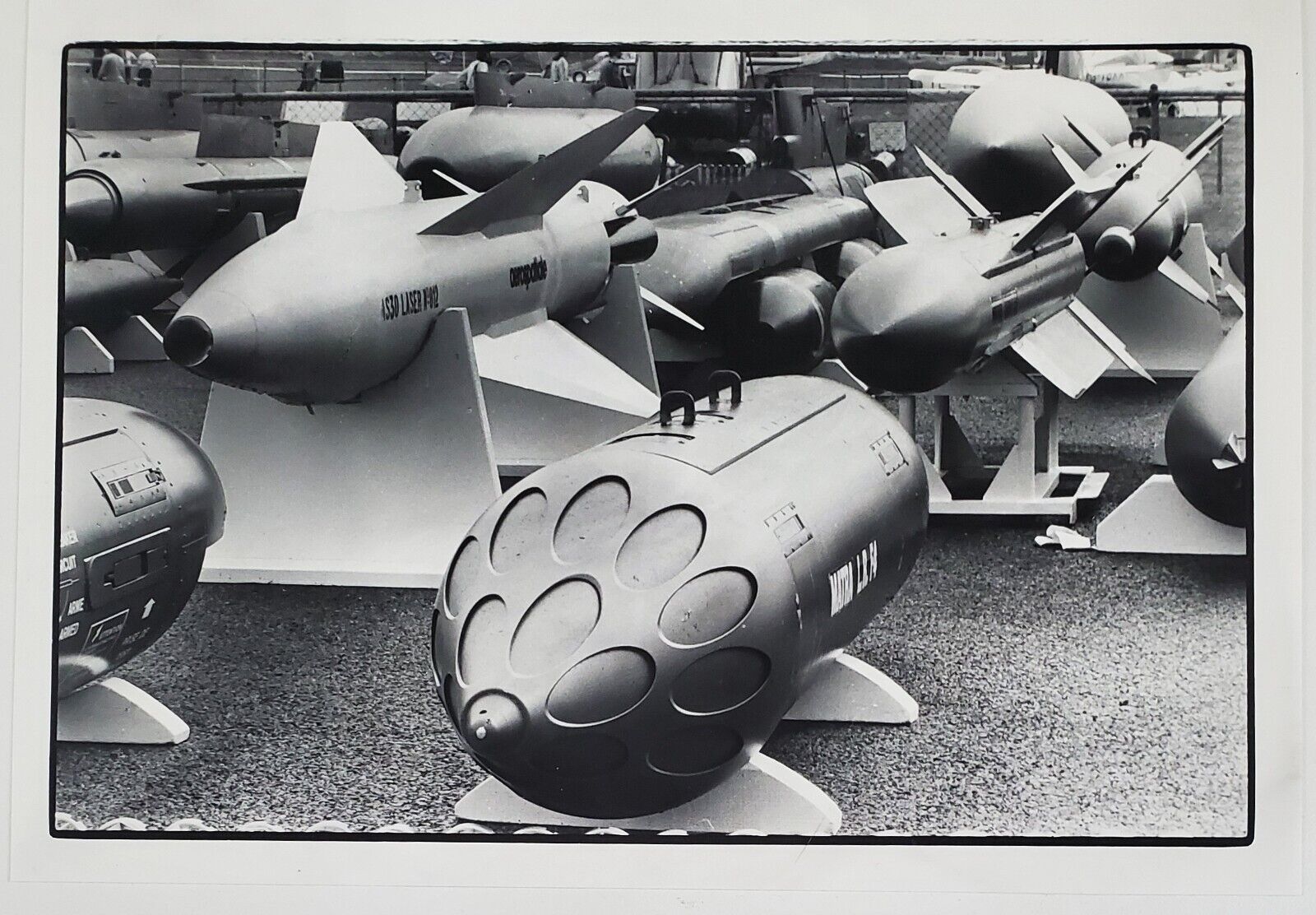 1982 Farnborough Hampshire UK Air Show Bomb Racks Vintage Press Photo