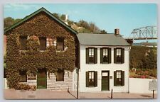 Postcard Mark Twain Home and Museum Hannibal MO picture
