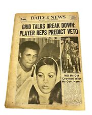 Muhammad Ali DAILY NEWS September 24, 1975 Also Patty Hearst Vintage picture