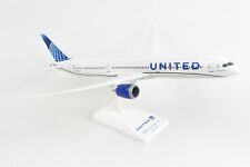 SKYMARKS (SKR1050) UNITED AIRLINES 787-10 1:200 SCALE PLASTIC SNAPFIT MODEL picture