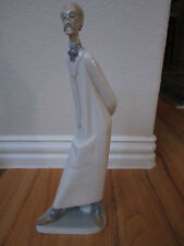 VINTAGE LLADRO MAN WITH HIS ARMS BEHIND HIS BACK - 14 1/4