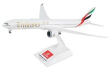 Skymarks SKR1043 Emirates Airways Boeing 777-900 Desk Top 1/200 Model Airplane picture