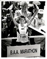 LG996 1990 Orig Photo ROSA MOTA PORTUGUESE OLYMPIC RUNNER WINS BOSTON MARATHON picture